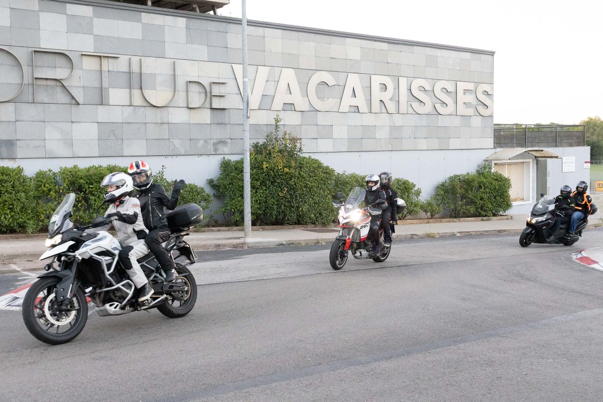 ajvacarisses tweet picture
