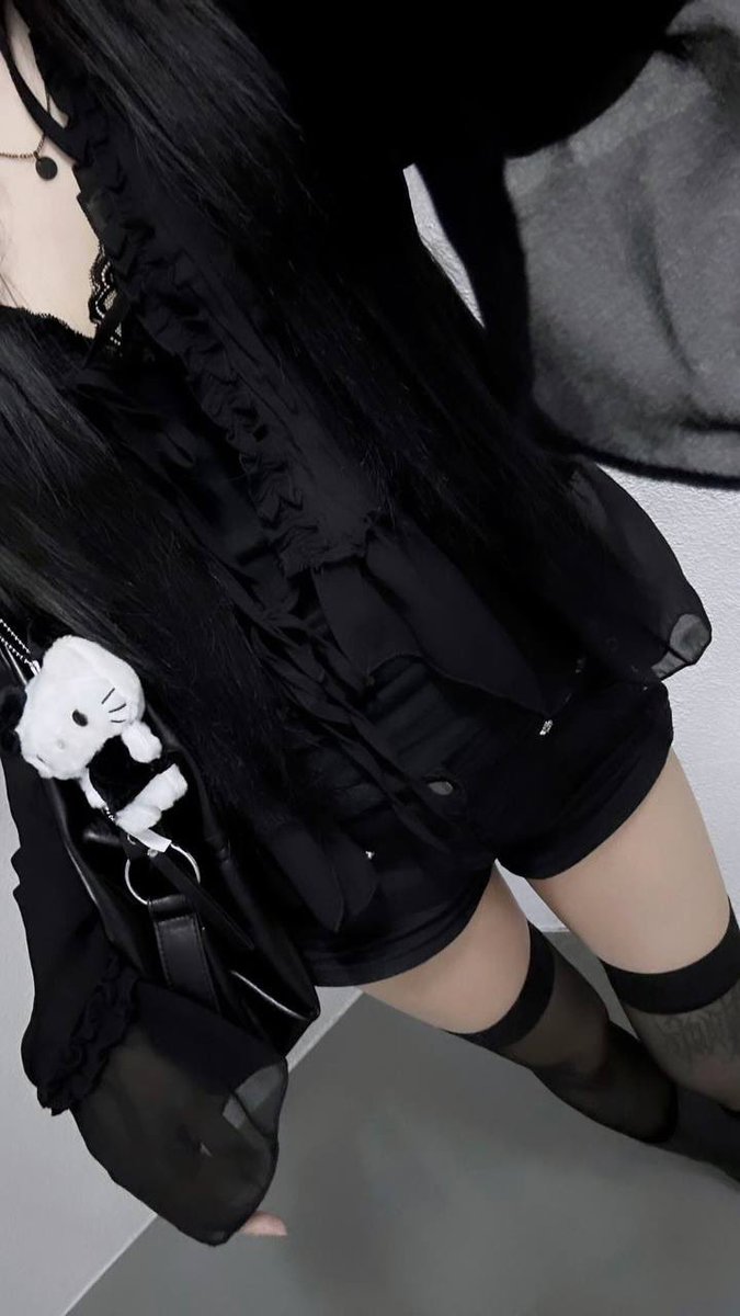 setsi6363's tweet photo. 白天跟晚上的我怎麼差那麼多⋯⋯❤️ https://t.co/dsuRO2dRgl