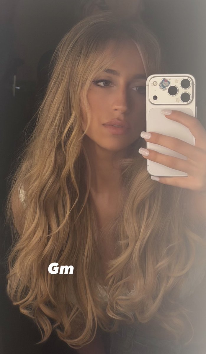 TheDailyMcRae's tweet photo. Tate McRae stuns in #NEW selfie via her Instagram story 😍

09.28.26 https://t.co/8tAys7qWWo