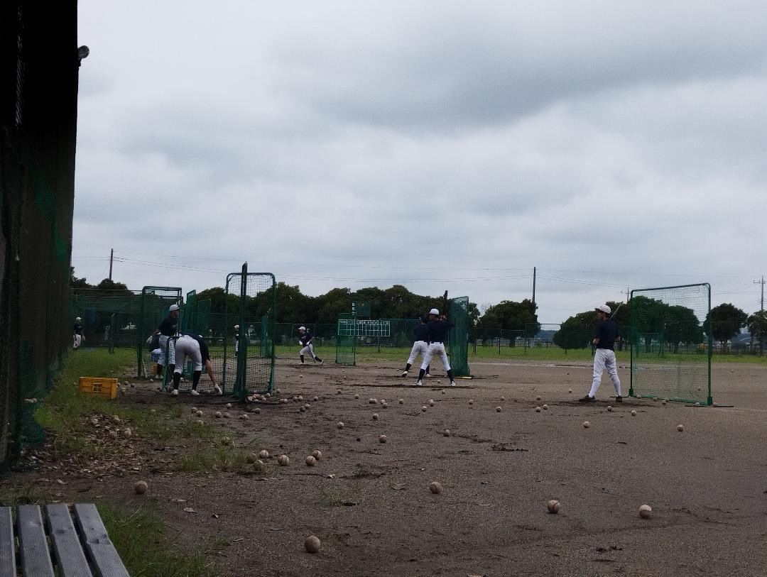 ina__ko89's tweet photo. 雨の日が続きますが、伊奈高野球部は場所やメニューを工夫しながら、チームと個人の課題克服に努めています！県大会での下館一高の活躍も良い刺激となり、基礎からのレベルアップに余念がありません！明日からはテスト休みに入るので、自主練習をメインにして各自勉強に励みます！ https://t.co/CrdiT17oMf