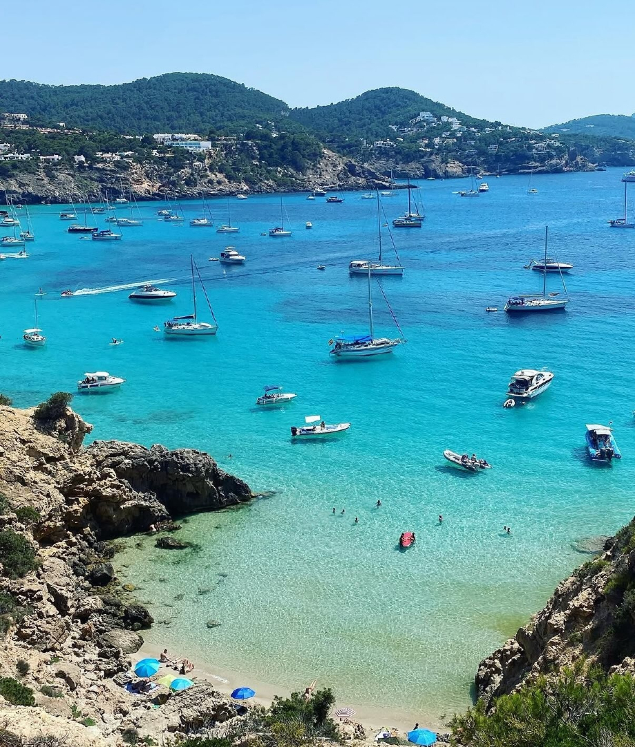 Ibiza_Travel's tweet photo. Cala Tarida es de las que entran por los ojos a primera vista. Y cuando la pisas, ya no hay vuelta atrás 💙

¿Ya habéis estado?

📷 @matteo_ciommi

#Ibiza #TurismoIbiza #IbizaTravel #CalaTarida #CalasDeIbiza #IbizaBeach https://t.co/YZRXi8WpO2