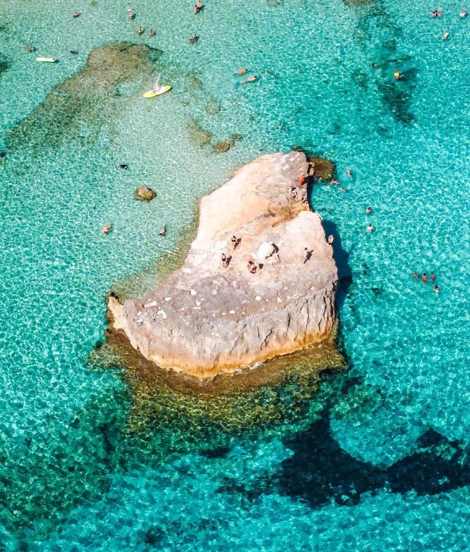 Ibiza_Travel's tweet photo. Cala Tarida es de las que entran por los ojos a primera vista. Y cuando la pisas, ya no hay vuelta atrás 💙

¿Ya habéis estado?

📷 @matteo_ciommi

#Ibiza #TurismoIbiza #IbizaTravel #CalaTarida #CalasDeIbiza #IbizaBeach https://t.co/YZRXi8WpO2