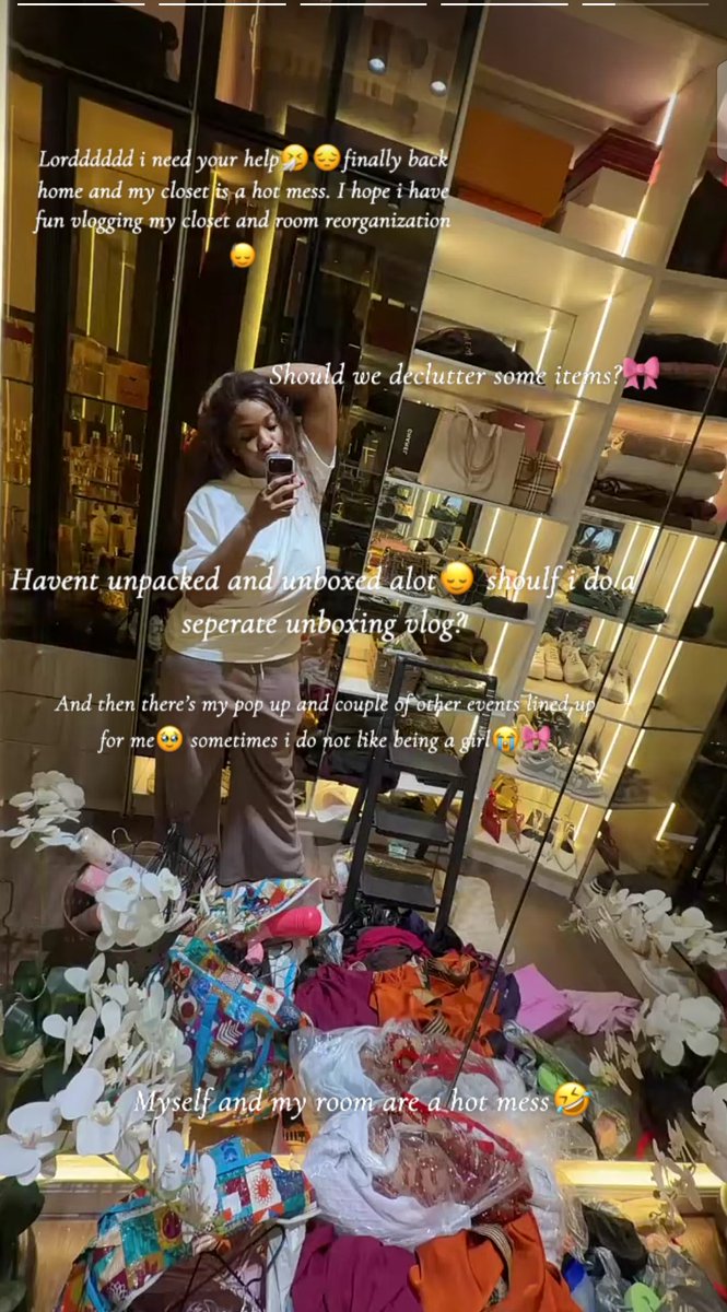 cheytars's tweet photo. I speak for all Cheytars when I say we need an unboxing vlog 🌚🥹
#NecheMaduagwu #BBNaija https://t.co/YEWqaPAQjV