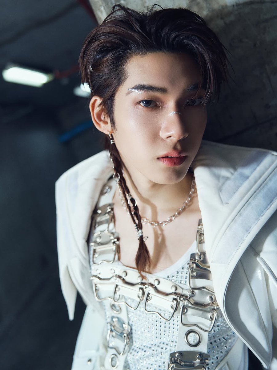 minestarryglow's tweet photo. Tee’s side profile is absolutely gorgeous, and with this styling, he’s just perfection 🔥

#DMDLAND3BTSPart2 https://t.co/z38458S5Es