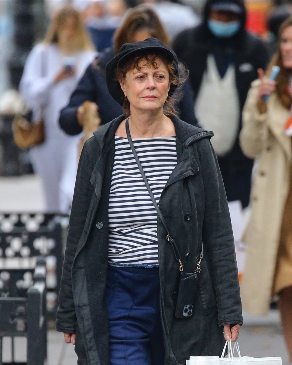 eltemagv's tweet photo. No me impresiona cuántos Oscars, Grammys o Globos de Oro gane un artista

Lo importante es que usen su posición privilegiada para defender causas justas

Susan Sarandon tiene el mayor premio de todos: Una consciencia limpia y el respeto del mundo entero

Gracias @SusanSarandon 🇵🇸 https://t.co/K4NoTWgBhE