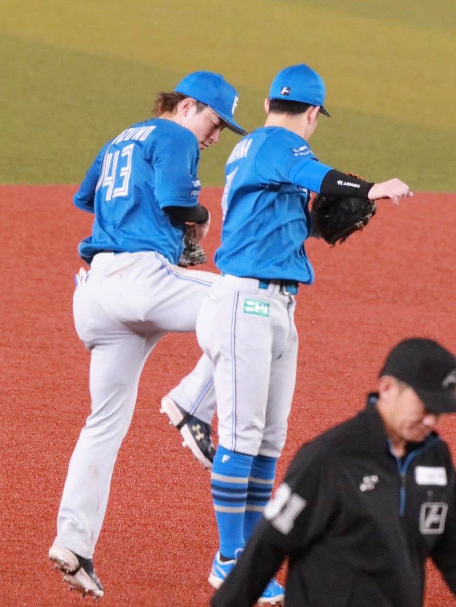 nschiyan's tweet photo. 現地からはむほー🙌
勝利のヒップタッチ🍑 

私のレギュラーシーズンの現地観戦は今日で最後
細野くんのノーノーから始まり、大好きなれんゆあバッテリーの勝利で〆😊 
2026.9.28📍ZOZOマリンスタジアム
#lovefighters
#みずなら https://t.co/cGbZjNjPdy
