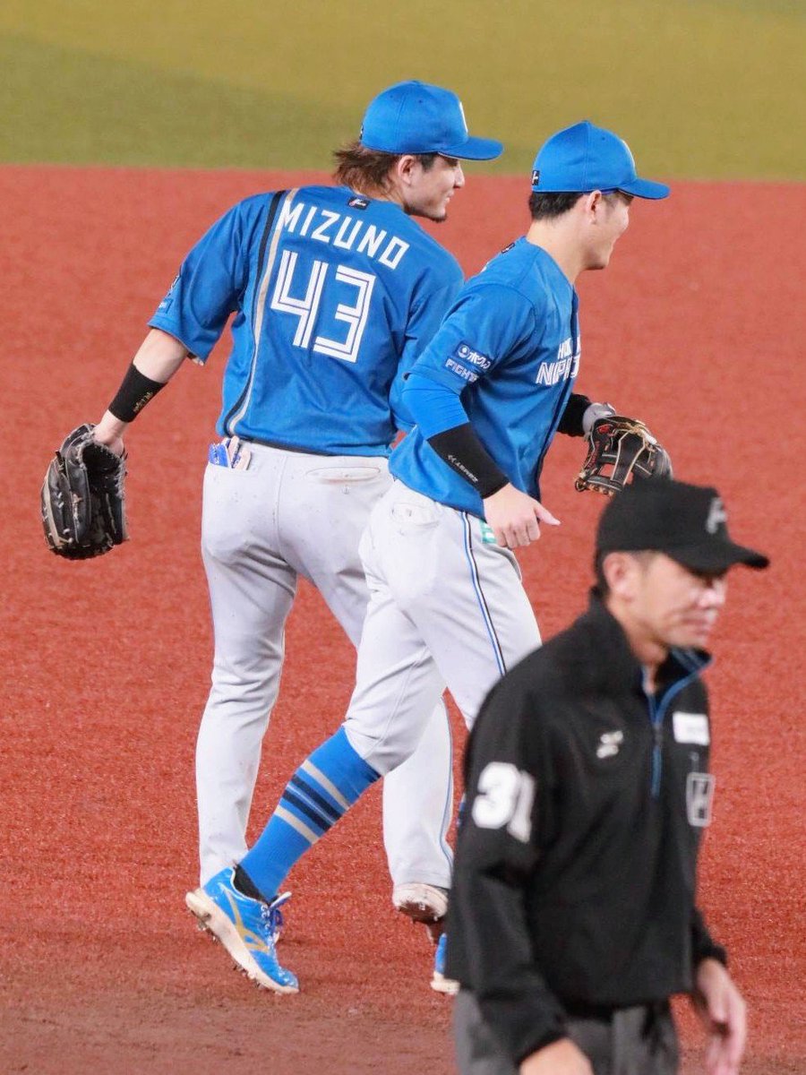 nschiyan's tweet photo. 現地からはむほー🙌
勝利のヒップタッチ🍑 

私のレギュラーシーズンの現地観戦は今日で最後
細野くんのノーノーから始まり、大好きなれんゆあバッテリーの勝利で〆😊 
2026.9.28📍ZOZOマリンスタジアム
#lovefighters
#みずなら https://t.co/cGbZjNjPdy
