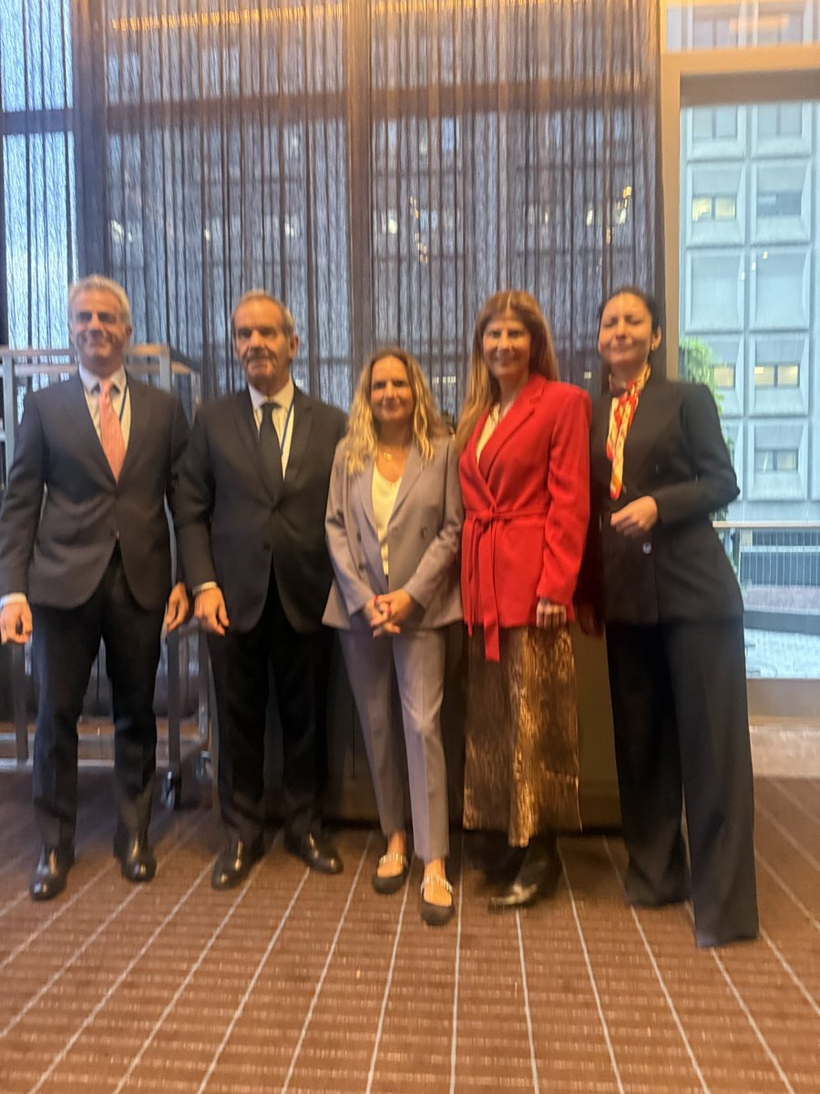 LorenaLariosR's tweet photo. Muy honrada por la confianza de los 22 países de la Comunidad Iberoamericana para renovar mi mandato como Secretaria para la Cooperación de @segibdigital Seguiremos impulsando la #CooperaciónIberoamericana rumbo a la XXX Cumbre, al servicio de las personas y nuestras sociedades. https://t.co/895tfImK2N