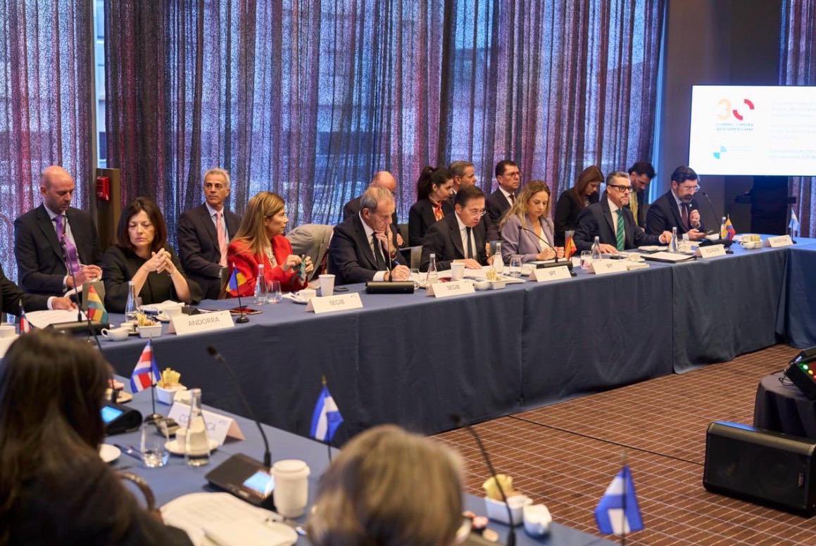 LorenaLariosR's tweet photo. Muy honrada por la confianza de los 22 países de la Comunidad Iberoamericana para renovar mi mandato como Secretaria para la Cooperación de @segibdigital Seguiremos impulsando la #CooperaciónIberoamericana rumbo a la XXX Cumbre, al servicio de las personas y nuestras sociedades. https://t.co/895tfImK2N