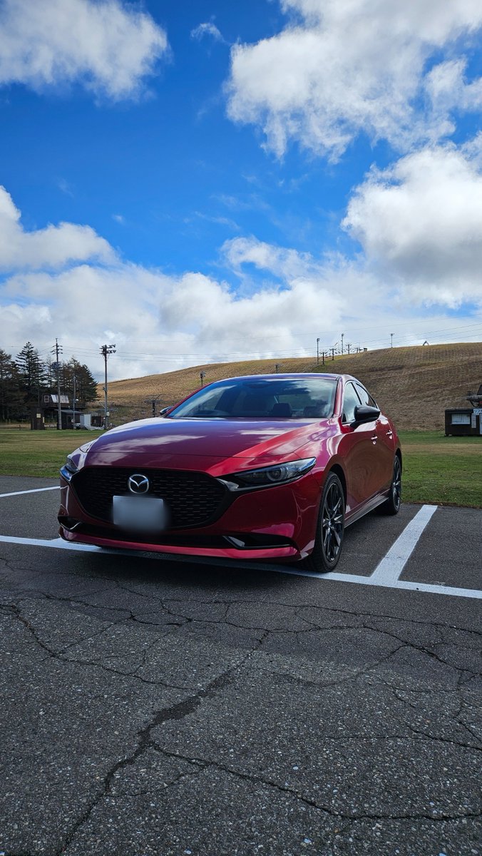 Ryobb5wv's tweet photo. 2025年式　MAZDA3 SEDAN XD Retro Sport Editionに乗る者です
まだ同じカラー、グレードに乗っている方に出会ったことがないので、是非繋がりたいです！

他のマツダ乗りさんもよろしくお願いします😌 https://t.co/3Xnsj6XtYi