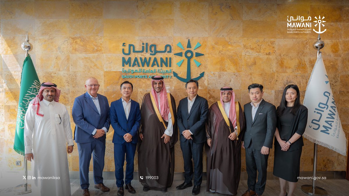 MawaniKSA's tweet photo. اجتمع سعادة رئيس #موانئ م. @SulimanMazroua، مع قيادات من شركتي PSA وSGP؛ لمناقشة سير الأعمال والمشاريع المشتركة، واستعراض الخطط التطويرية والفرص المستقبلية لتعزيز كفاءة تشغيل الموانئ، وتطوير الخدمات اللوجستية، ودعم تنافسية الموانئ السعودية. https://t.co/A9jGTQ2iFF
