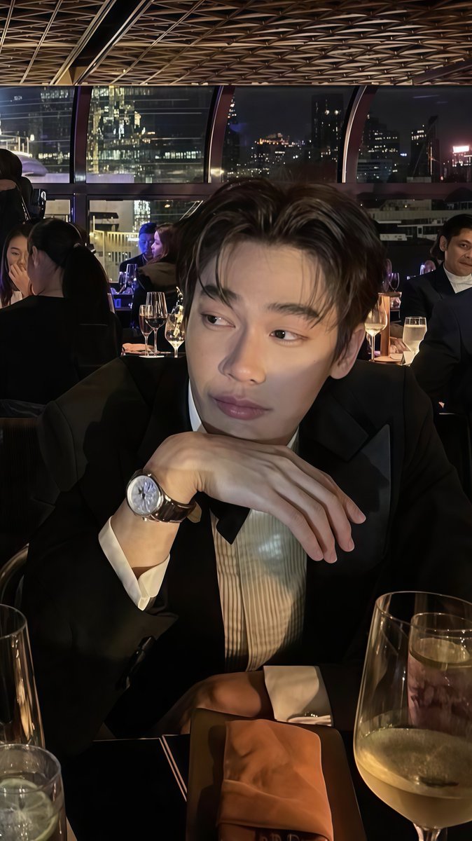 dwhiteeyesx's tweet photo. yang meletㅤㅤㅤㅤ ㅤㅤㅤㅤyang kepelet https://t.co/cogDe65aRe