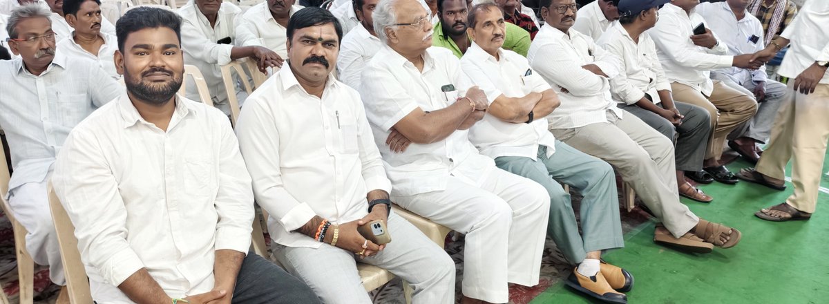 ThePVROfficial's tweet photo. ఈరోజు గురజాల నియోజకవర్గం, పిడుగురాళ్ల పట్టణంలోని భవనాసి ఫంక్షన్ హాల్‌లో గురజాల మాజీ శాసన సభ్యులు శ్రీ కాసు మహేష్ రెడ్డి గారి ఆధ్వర్యంలో నిర్వహించిన “గురజాల నియోజకవర్గ విస్తృత స్థాయి సమావేశం” మరియు "పల్నాడు జిల్లా స్థాయి మున్సిపల్ రివ్యూ సమావేశం"లలో పాల్గొనడం జరిగింది. https://t.co/eG4gMJzok0