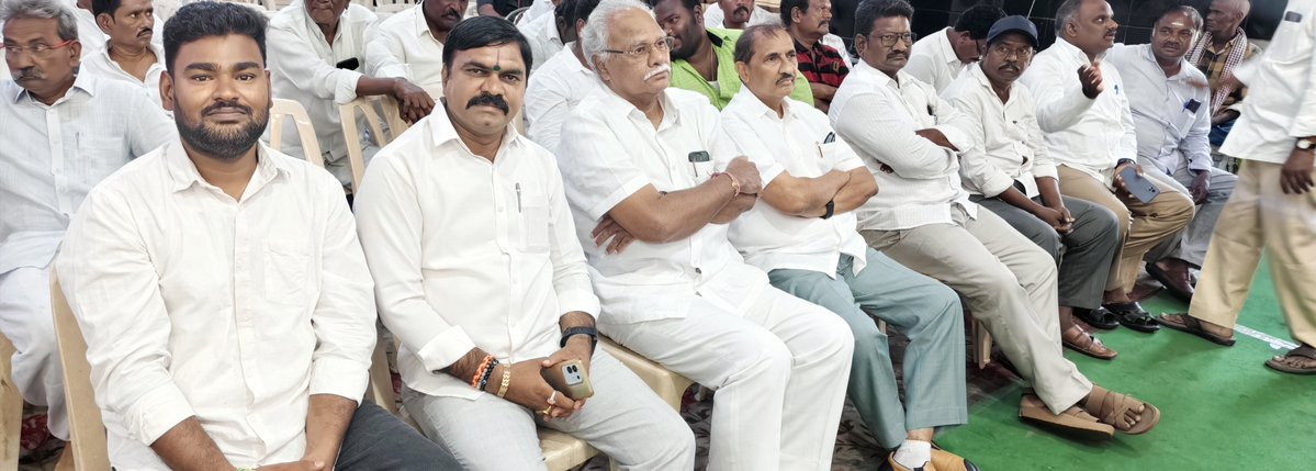 ThePVROfficial's tweet photo. ఈరోజు గురజాల నియోజకవర్గం, పిడుగురాళ్ల పట్టణంలోని భవనాసి ఫంక్షన్ హాల్‌లో గురజాల మాజీ శాసన సభ్యులు శ్రీ కాసు మహేష్ రెడ్డి గారి ఆధ్వర్యంలో నిర్వహించిన “గురజాల నియోజకవర్గ విస్తృత స్థాయి సమావేశం” మరియు "పల్నాడు జిల్లా స్థాయి మున్సిపల్ రివ్యూ సమావేశం"లలో పాల్గొనడం జరిగింది. https://t.co/eG4gMJzok0