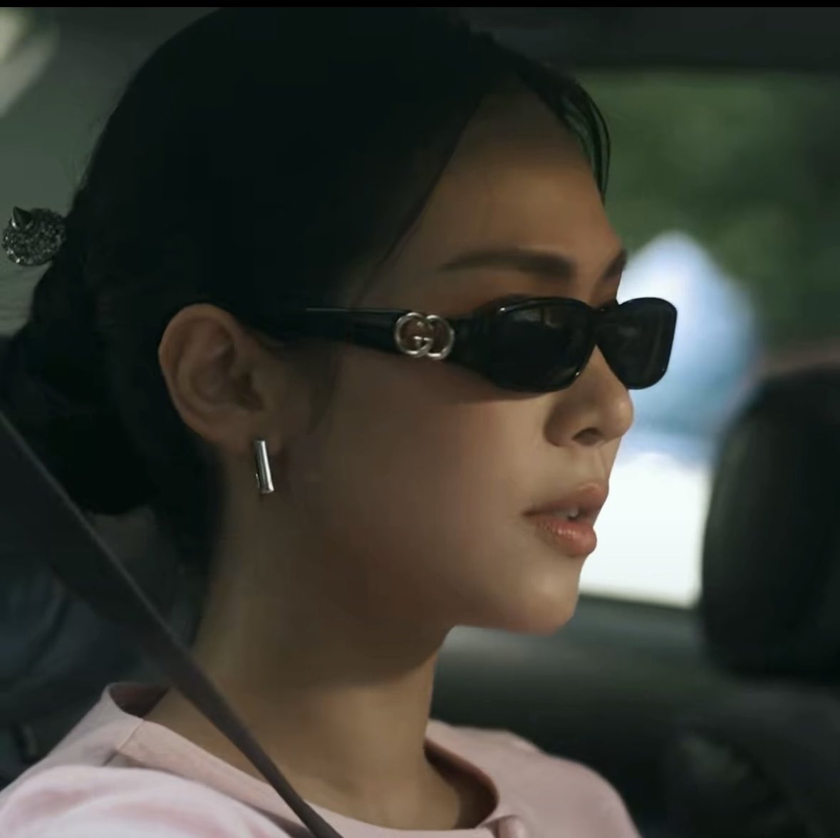 BeatiizHeart's tweet photo. ป๊าดดด ซ้อคะ กุชชี่เบลมันเลื้อยขึ้นตา
 😎😌

KHOM KHLANG EP4
#ข่มขลังตอนที่4 https://t.co/L3nFn3JzBB