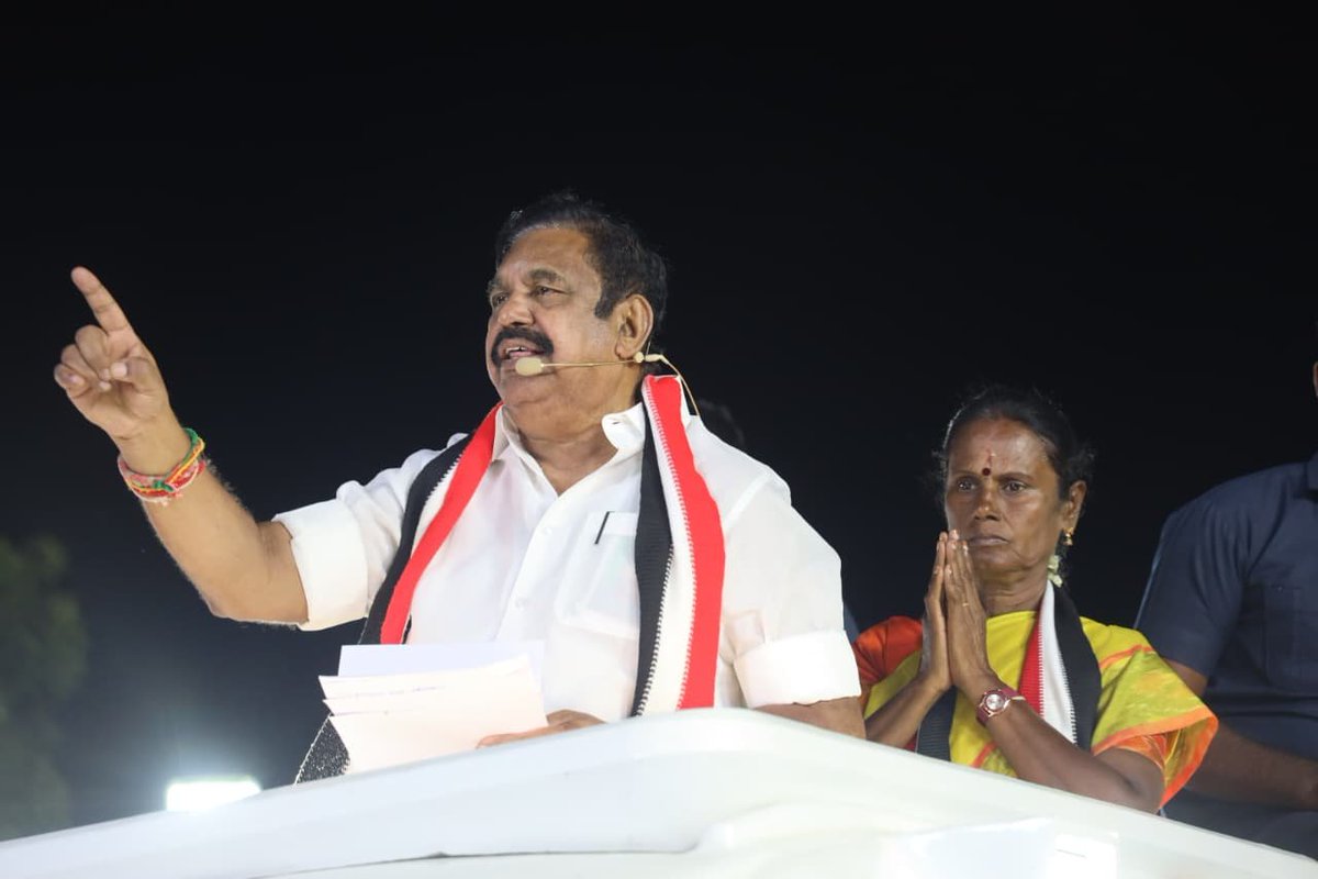 AIADMKOfficial's tweet photo. மாண்புமிகு கழகப் பொதுச் செயலாளர் புரட்சித் தமிழர் திரு. @EPSTamilNadu
 அவர்கள்,

தாராபுரம் சட்டமன்ற தொகுதி, மானூர் பாளையம் பகுதியில் கழக வெற்றி வேட்பாளர் திருமதி. K. பானுமதி அவர்களுக்கு “இரட்டை இலை” சின்னத்தில் வாக்கு சேகரித்தார்கள்.

#வெல்லட்டும்_இரட்டைஇலை 🌱
#AIADMK #Dharapuram #ByeElections