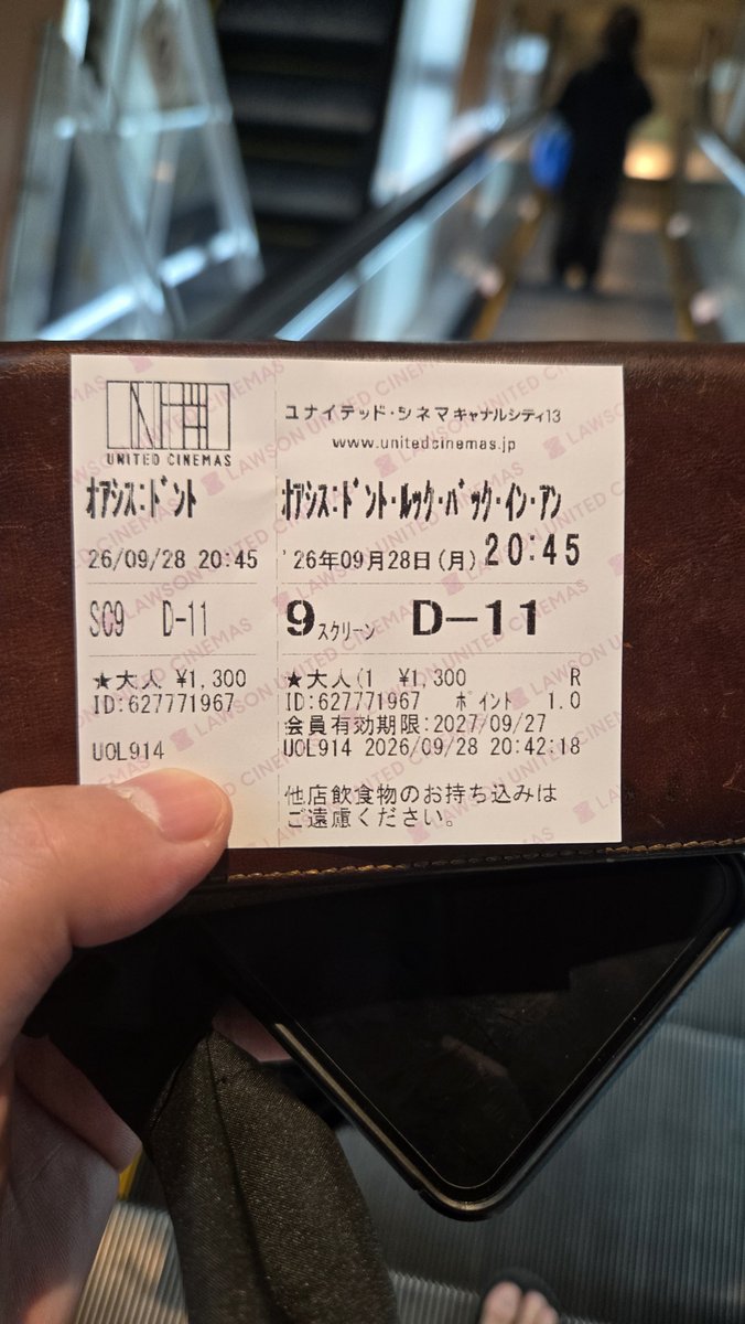 frea0822rhcp's tweet photo. 月曜日からファッキンな気分になったのでファッキン良い映画を見てきた
同じ列のが上映中にスマホいじっててファッキン最悪な気分になった https://t.co/nVIwEO9jpc