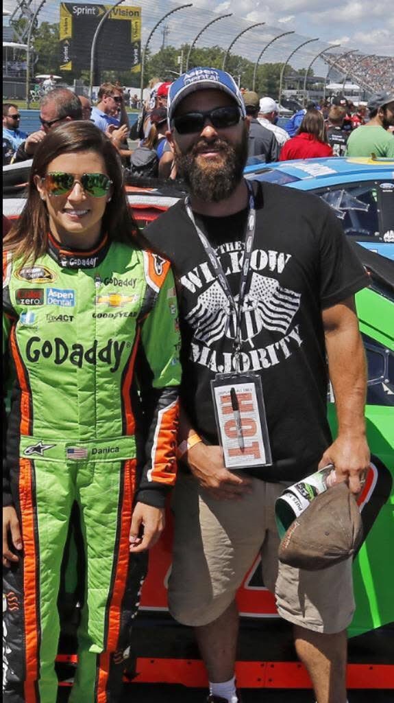 WilkowMajority's tweet photo. FB memory from 11 years ago. A listener sent this pic of himself and @DanicaPatrick https://t.co/wQPtYnQOE2