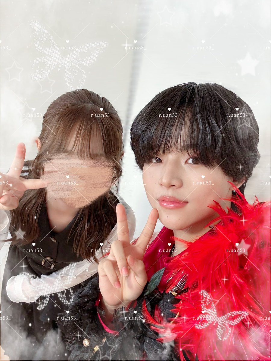 0o4363's tweet photo. 自撮りツーショ中、私のセットログを見た母から「がんばれー！」って通知が来て、それを見た創世が「え？なんか頑張れって言われてるよ」ってw
その後もブース出るまで両手ガッツポーズで「頑張れ！！」って何回も応援してくれた🎀

創世くんへ
母は、創世くんとのツーショを撮る私を応援してます🫠 https://t.co/9lXTFzd3F5