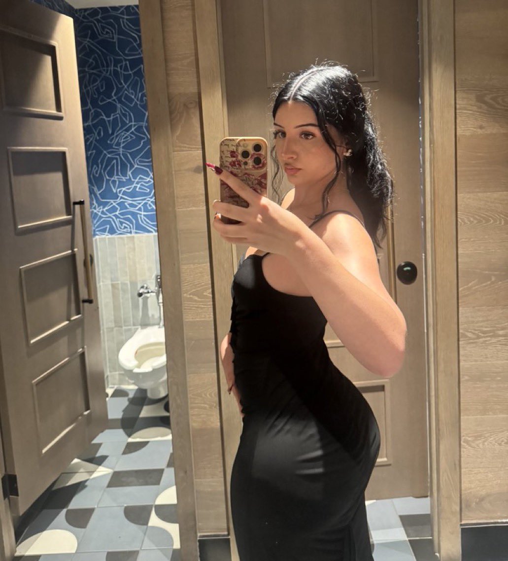 sendtotiara's tweet photo. There's something so right about a young  big Booty girl controlling your entire life, it just feels so good doesn't it? You don't need to do any thinking anymore, you just listen and obey from now on. 🥵🍑

#findom #femdom #kidslox #femdom https://t.co/CCsx6Dkzcd