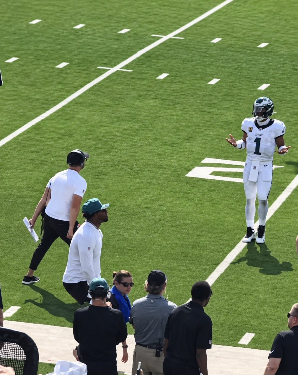 britttlifts's tweet photo. GOOD MORNING. GO BIRDS 🦅 https://t.co/x3N7OvNEb8