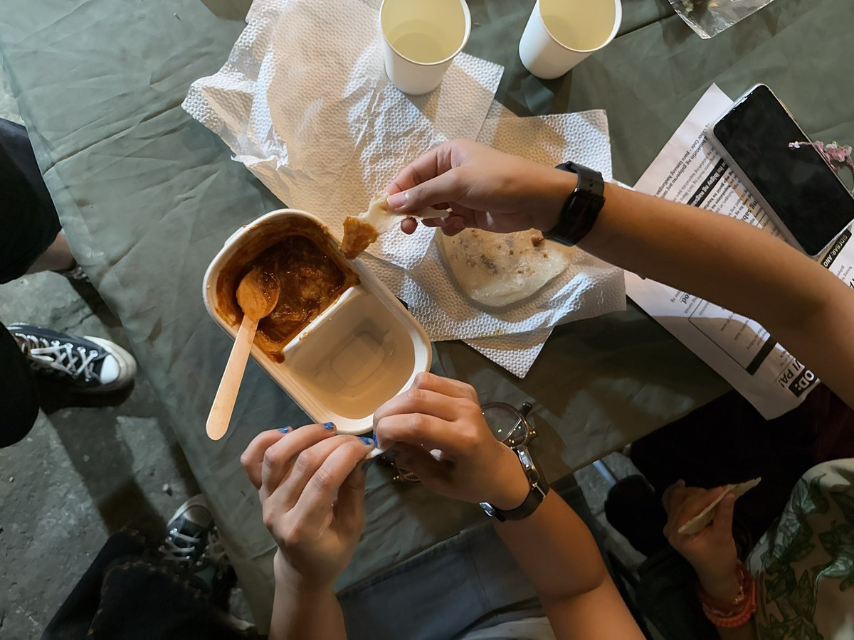 arkeives's tweet photo. alak
banana bread
at cookies na gawa ni mel
polyeto
para sa ₱85 dagdag sahod
chai
humshuka’t pita
zine na gawa ni kensh
soundtrip
at tawanan
parang coming of age film
sa exhibit ni eni’t bry
sa project 8 https://t.co/bIZbLTQT9n