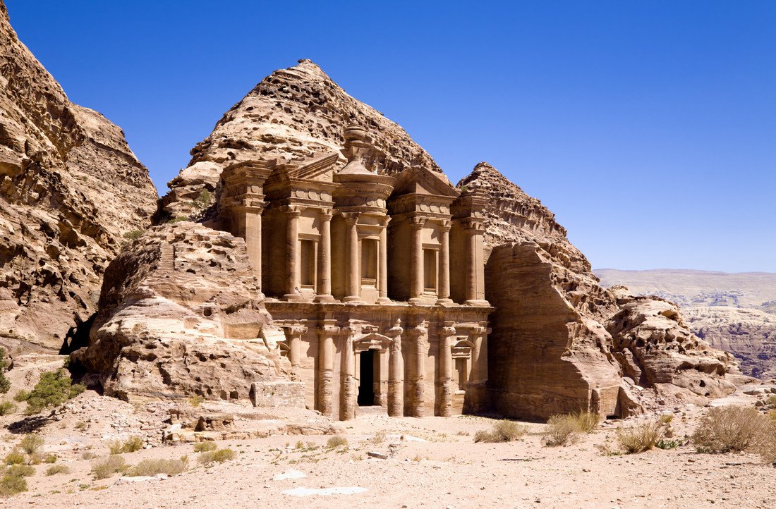 godsofourlands's tweet photo. Petra's most famous building isn't built. It's carved.

Two thousand years ago, the Nabataeans cut an entire city out of rose-red cliffs in the Jordanian desert.

8 facts about Petra 🧵👇
#HistoryMonday #Petra https://t.co/odqWfgGDOf