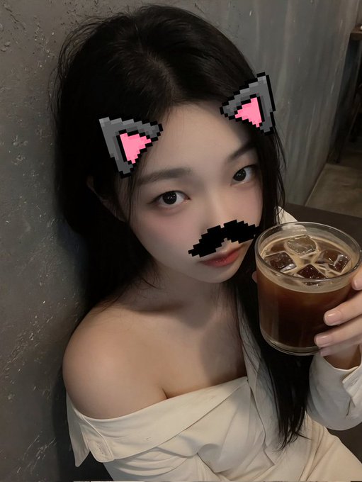FidelaKennsd's tweet photo. 카페 셀털이지요 #섹트 #맘눌뎀 https://t.co/5ie2YooCmQ