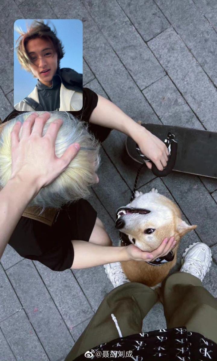 skyandhyuck's tweet photo. BeReal Markhyuck menikah (again) https://t.co/sNsOW9VcSP