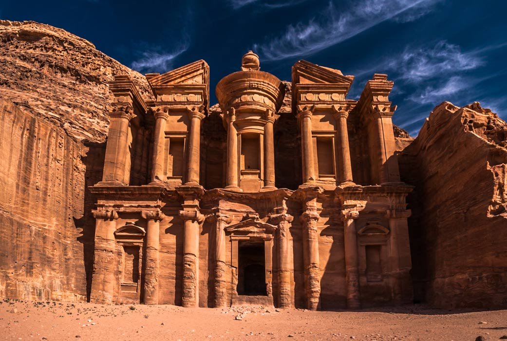 godsofourlands's tweet photo. Petra's most famous building isn't built. It's carved.

Two thousand years ago, the Nabataeans cut an entire city out of rose-red cliffs in the Jordanian desert.

8 facts about Petra 🧵👇
#HistoryMonday #Petra https://t.co/odqWfgGDOf