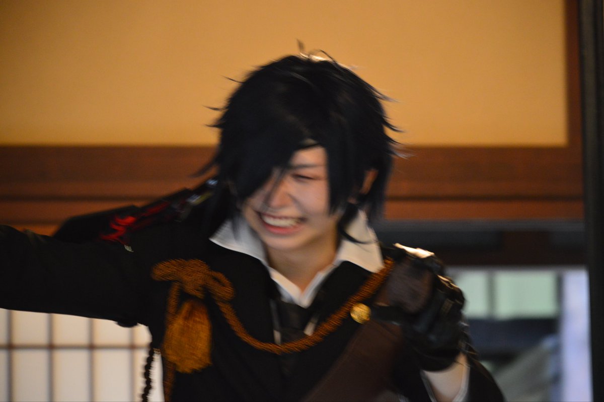 se_n_1146's tweet photo. ⚠️cosplay 刀剣乱舞

どこ見ても景色が最高でした…😭✨

3枚目はおはぎ（サンプル）持って暴れる光忠です。

#Booコスイベ https://t.co/VOlkECdNdH