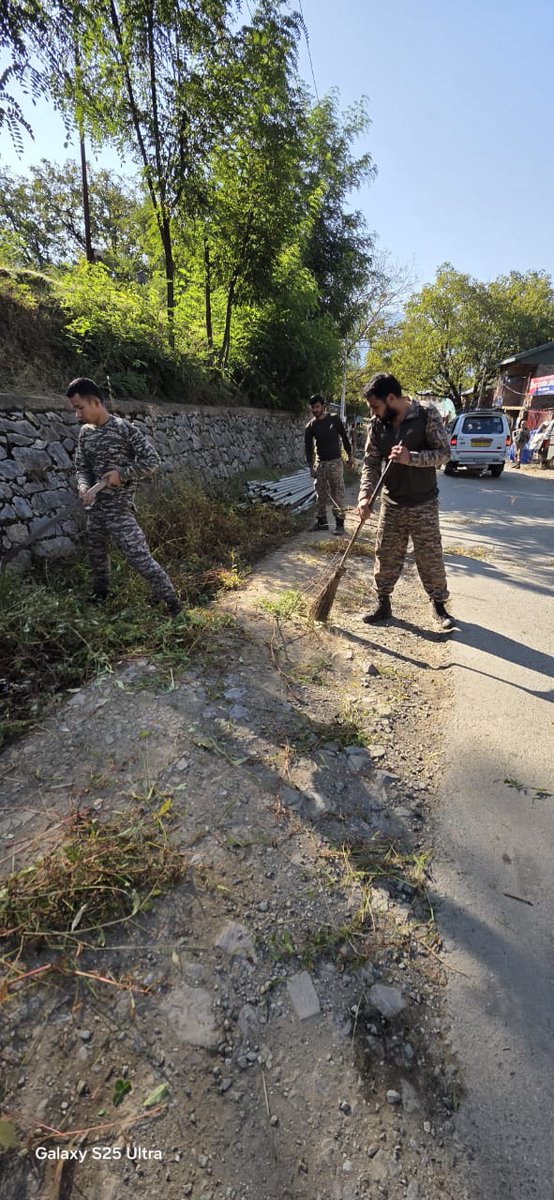 164Pro's tweet photo. Swachhata Hi Seva(SHS) campaign-2026 conducted at 164 BN, CRPF. #SHS2026 #SwachhataHiSeva2026 "Ek Din, Ek Ghanta, Ek Saath" Organized by the Unit at B/164 Bn camp outside area, Larnoo, Dist-Anantnag (J&amp;K) on 27/09/2026. https://t.co/dLkn72UKVL