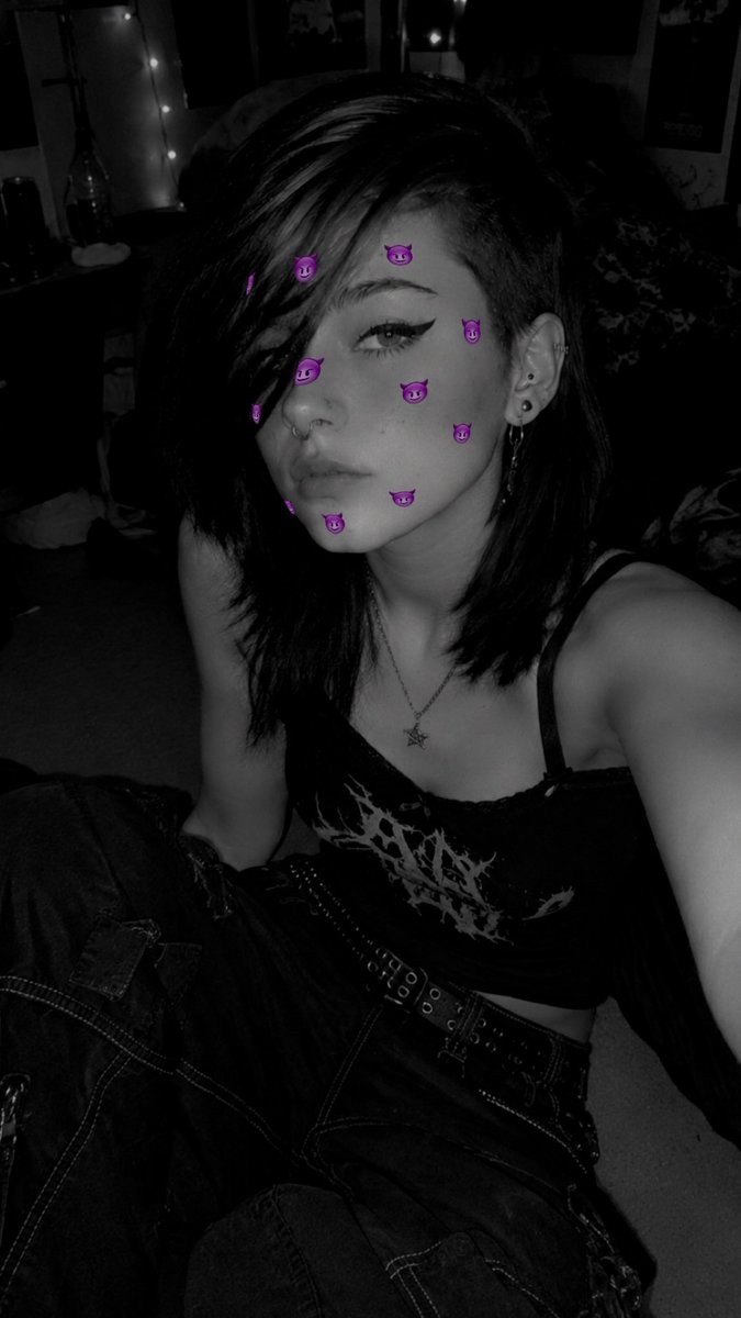 Marisa_07XoXo's tweet photo. Add my new snap lol #nsfwtwt #teengirl #buyingcontnent #kinky #rapekink #emogirl #hmu #findom #wv #wvu #snapchat https://t.co/WoSzBjncAl