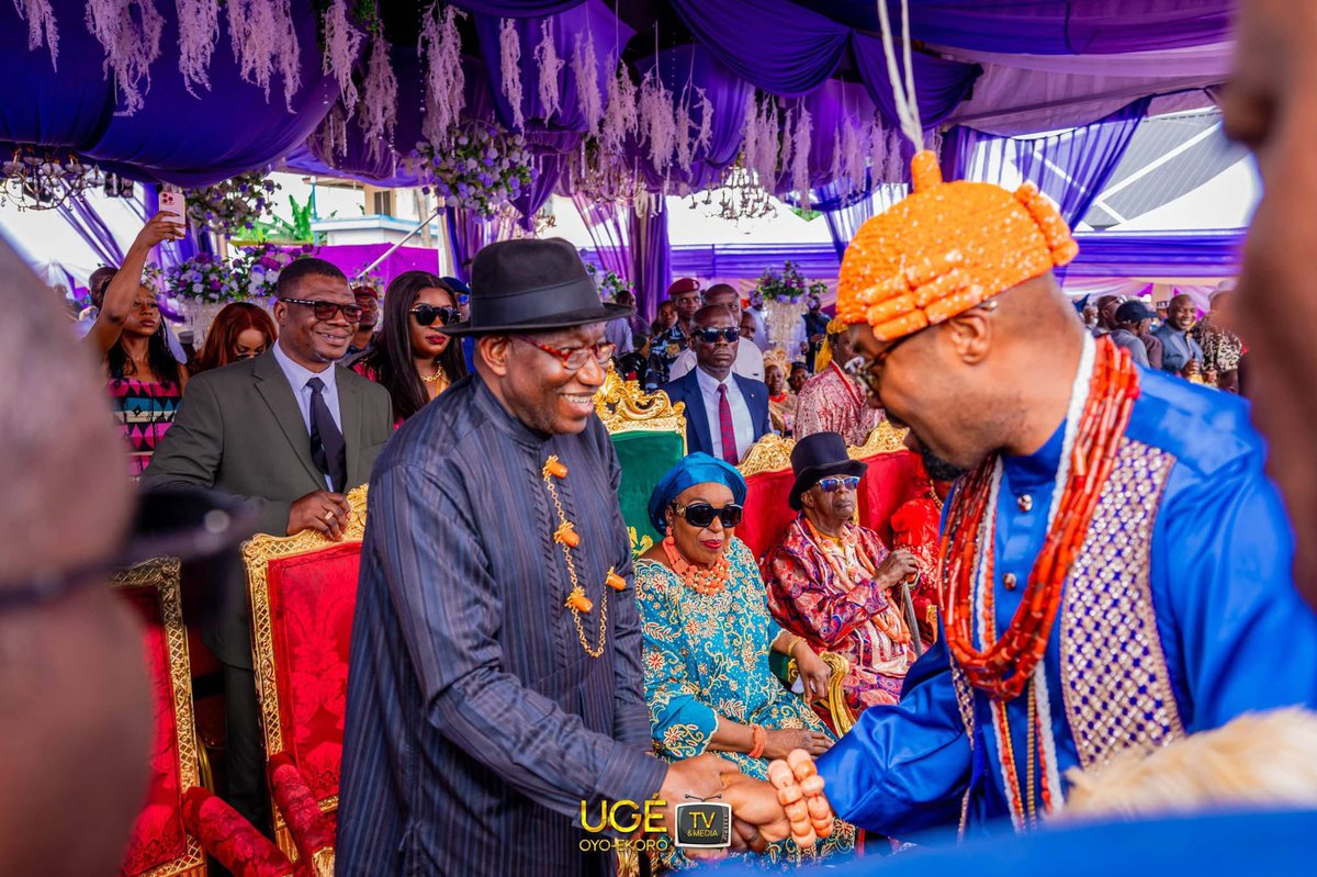 Chiefamaliliste's tweet photo. Honoured to accompany His Majesty, Ogiame Atuwatse III, CFR, the Olu of Warri, to the coronation of His Majesty, King Charles Douglas MacPepple Jaja, Jeki VI, Amanyanabo of Opobo Kingdom.

Congratulations to His Majesty and the people of Opobo Kingdom. May his reign be blessed. https://t.co/vfLvSGzMKc