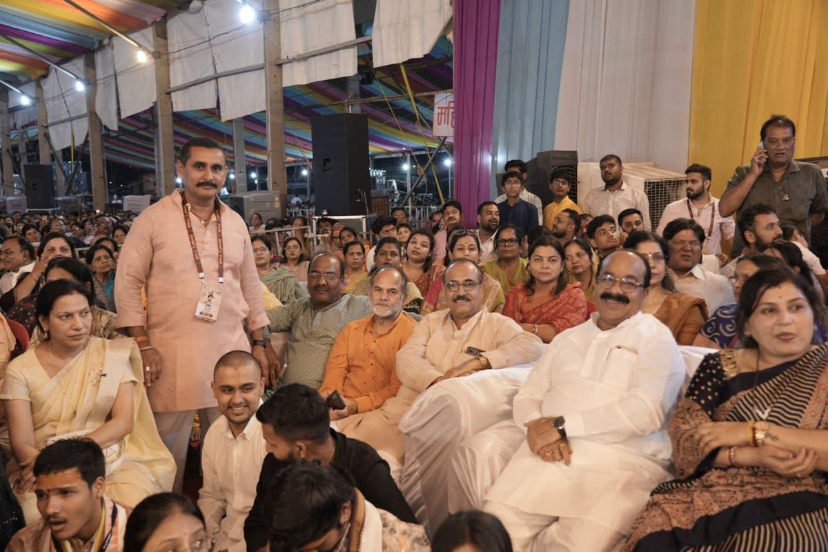 SubhashT58's tweet photo. कभी कभी ही ये अवसर आता है कि मुझे ताकतवर शख्सियत के साथ फोटो खींचाने का अवसर मिलता है। https://t.co/jBRmgsOnOA