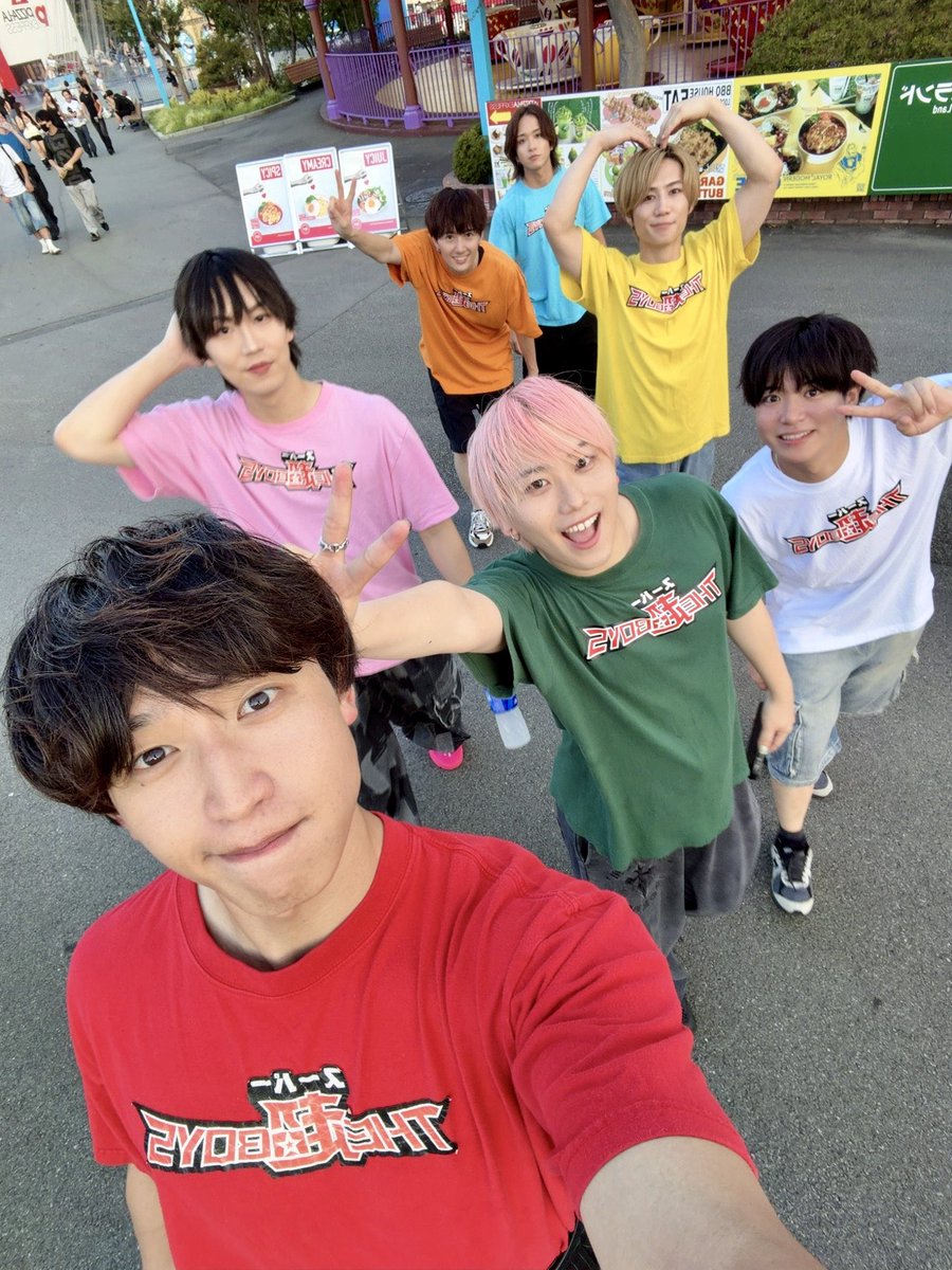 mumumu_mumumu07's tweet photo. いよいよ明日‼️🔥

THE超BOYSの真骨頂
『バトライブ』開幕。

ここまで本気で作ってきました。
歌もダンスもアクションも、演出も物語も、
全部ひっくるめて“THE超BOYS”をぶつけます🦸‍♂️❤️‍🔥

会場チケットはSOLD OUT。

しかし！全国どこからでも一緒に戦える👊

🎥生配信チケット販売中‼️

9/29 18:30開演。
俺たちの今を、絶対に見逃すなー❤️‍🔥

明日、世界中を巻き込むぞ🌏