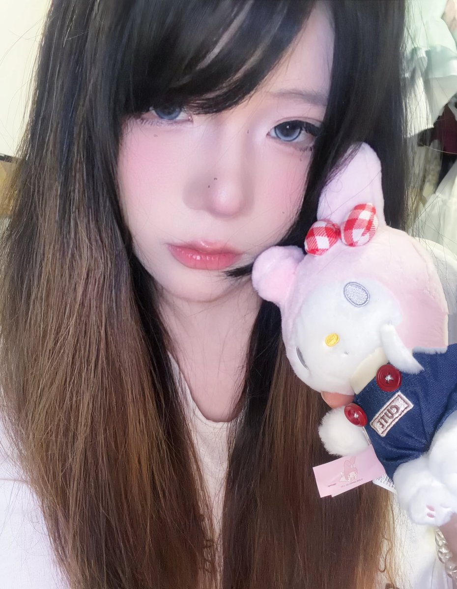 tlDMqd9nYaPENtb's tweet photo. 在闲鱼198一次！！！                                                                                     

 可以 结束给   结束给                                                                                  

谁要我的闲鱼账号。 😇 https://t.co/dqHULEkNzt