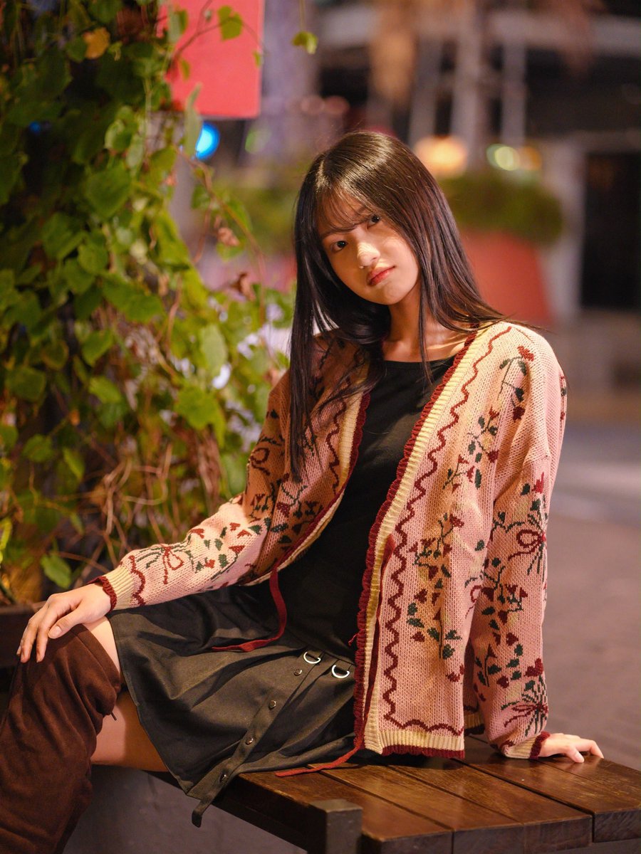 Oldschools_'s tweet photo. Cardigan yg dipakai Mikaela (@M_MikaelaJKT48) di IG: Loony - Kimi Pink Cardigan 🌸✨

Pretty floral knit made from premium material! Balutan warna pink lembut dengan motif bunga yang manis bgt, auto ngasih look yang super cute 💭🤍

#Os48 #MikaelaJKT48 https://t.co/1je8R8kUFW