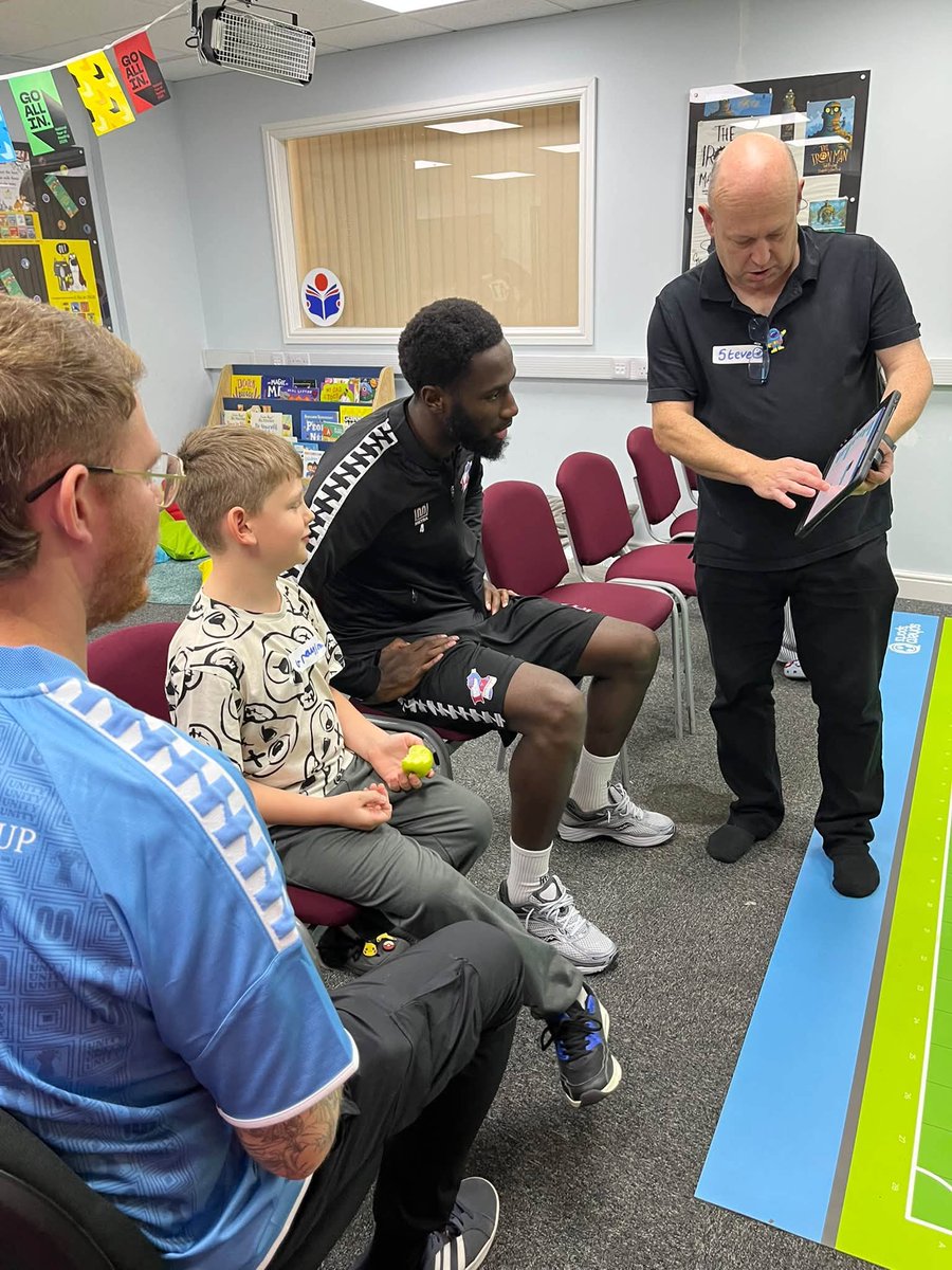 StudyUnitedFC's tweet photo. What a great Dads Together group session on Saturday with 11 Dads and 16 children. A big thank you to JB from @SUFCOfficial FC for coming along and seeing us. The children had lots of fun with the Sphero, decorating buns, Lego, play dough and more.
@NorthLincsCNews @NorthLincsFIS https://t.co/AJsa4bYqEW