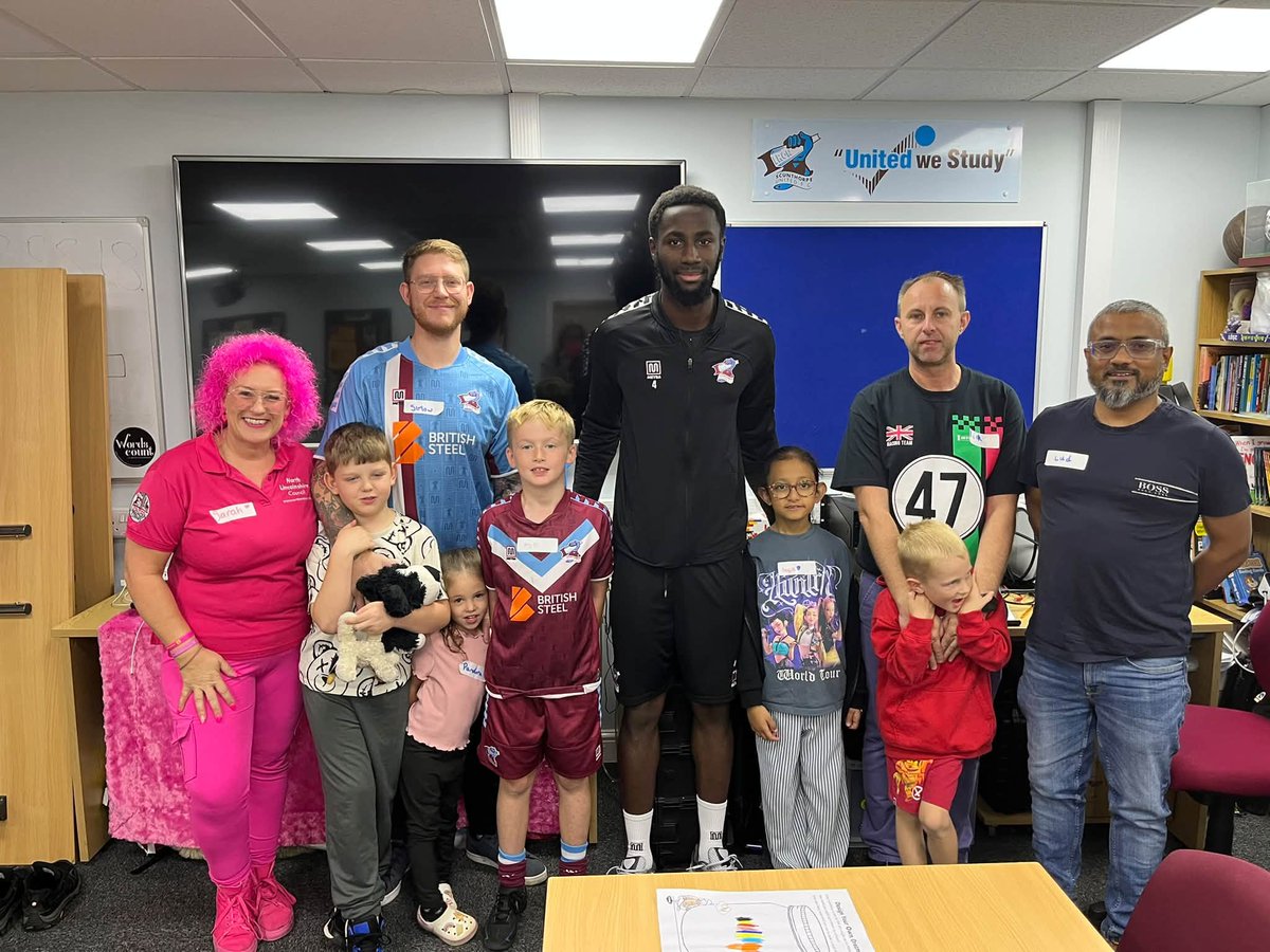 StudyUnitedFC's tweet photo. What a great Dads Together group session on Saturday with 11 Dads and 16 children. A big thank you to JB from @SUFCOfficial FC for coming along and seeing us. The children had lots of fun with the Sphero, decorating buns, Lego, play dough and more.
@NorthLincsCNews @NorthLincsFIS https://t.co/AJsa4bYqEW
