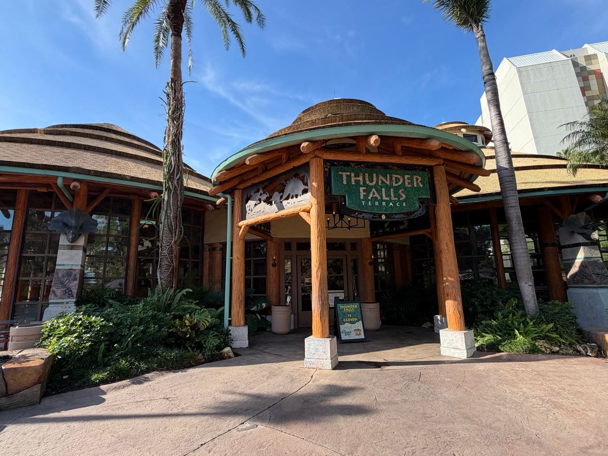 insideuniversal tweet picture