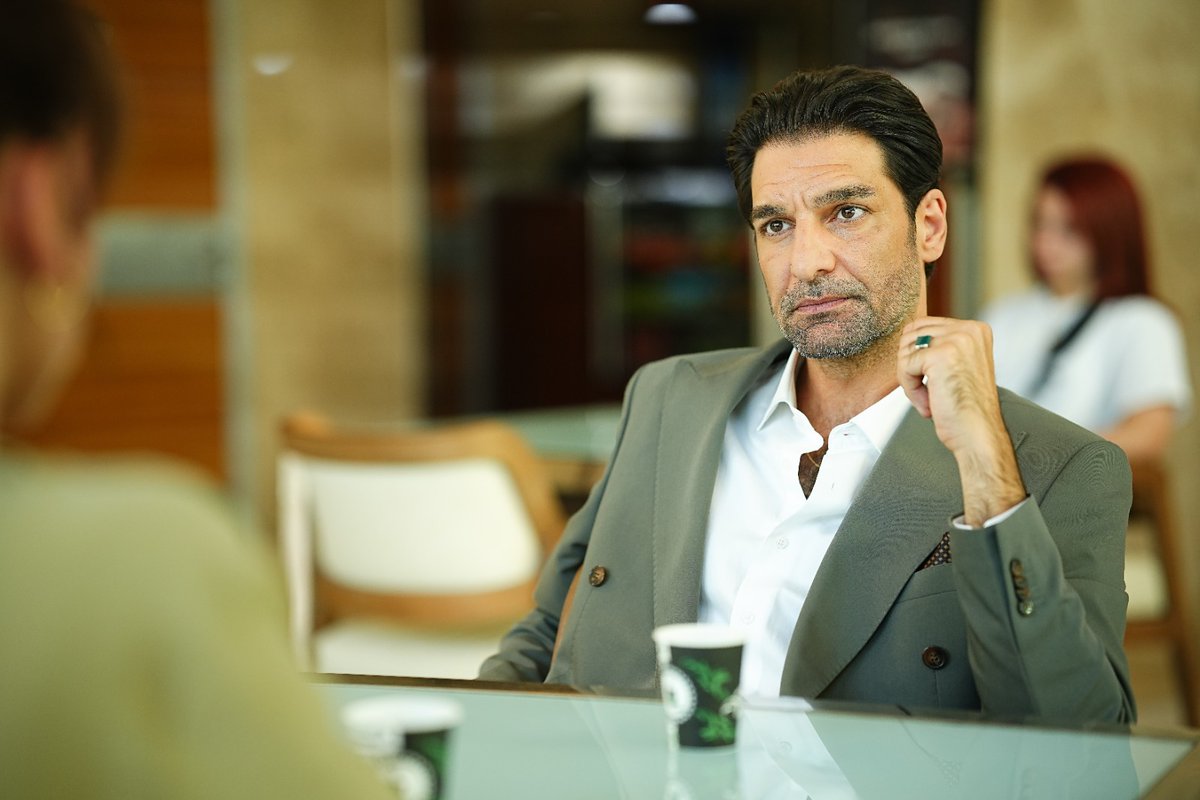sevdanbiratestv's tweet photo. Mirza, geçmişte bıraktığını sandığı duygularıyla yüzleşiyor! 
#SevdanBirAteş'in yeni bölüm fotoğrafları yayında📸
@ShowTV  @cnpfilmresmi https://t.co/WcuFLJ90b1