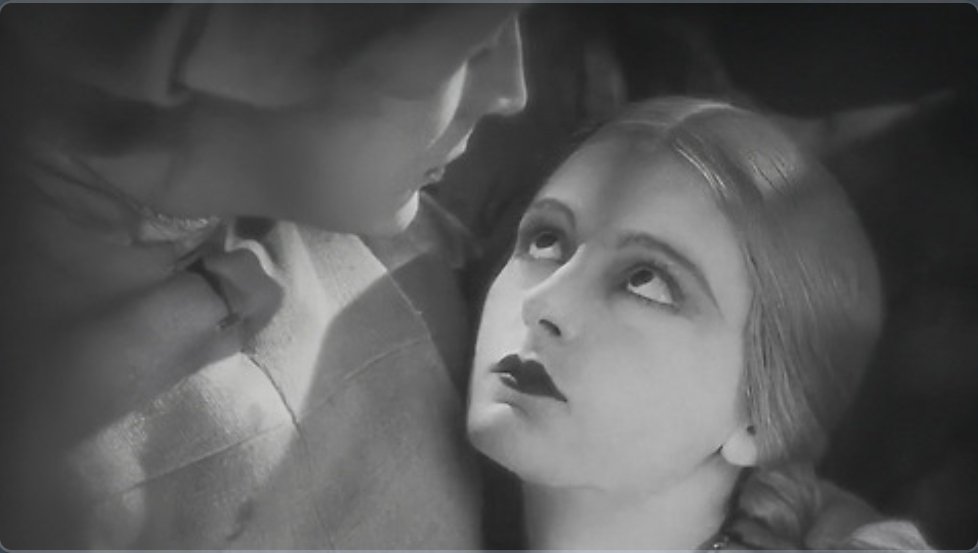 domesticmothman's tweet photo. Faust (1926) https://t.co/FwFXdh8NZ4