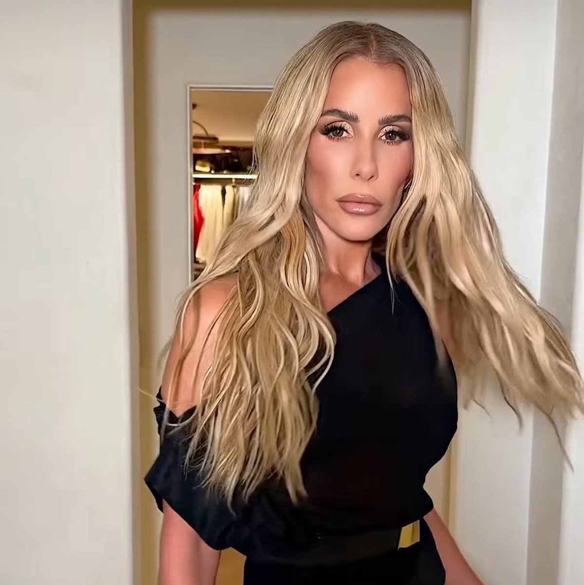 TheRHPolls's tweet photo. Tracy Tutor 📸 #RHOBH https://t.co/DVHhdYMgHk