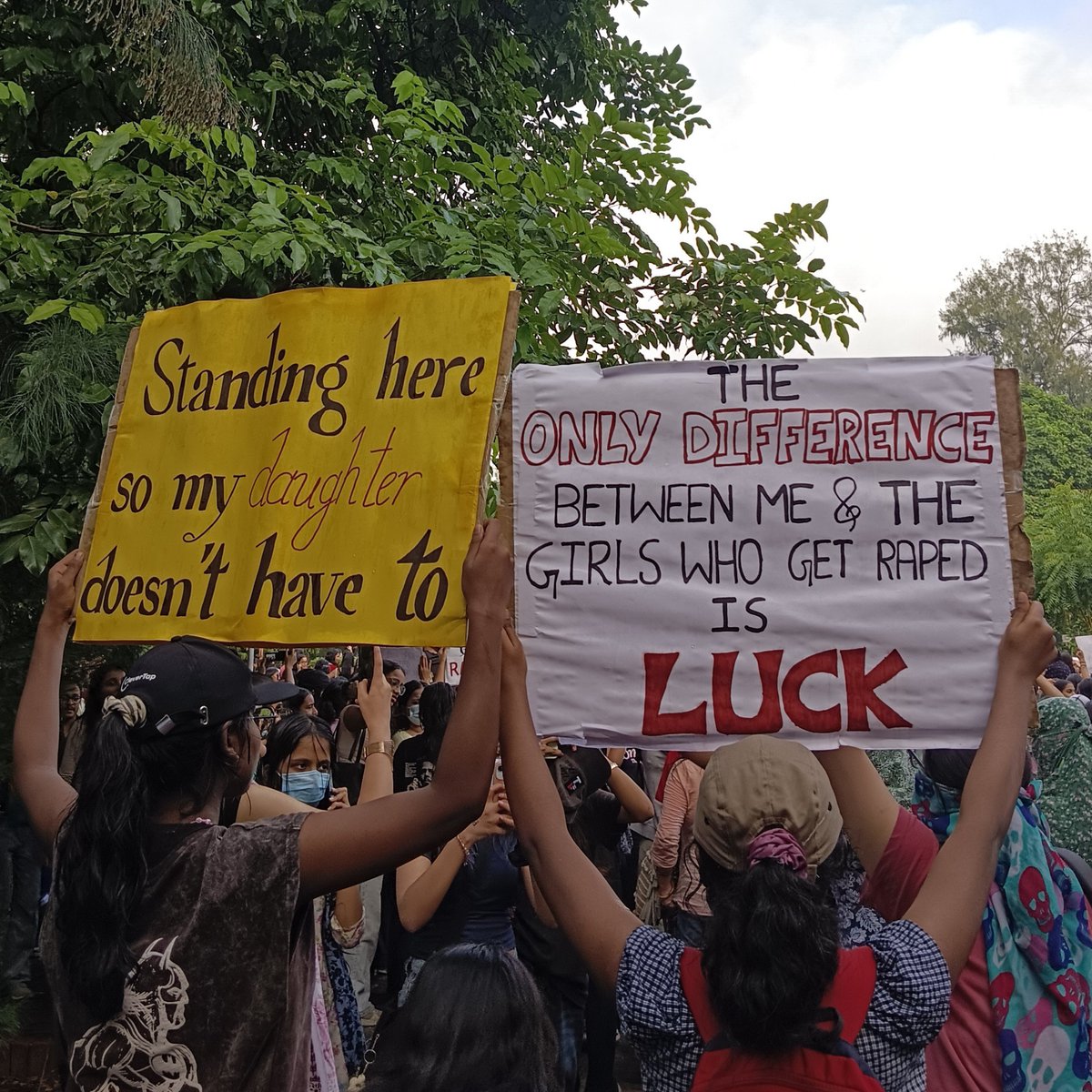 riyaa1701's tweet photo. Women standing up for women ❤️
"Hum Auratein Aazaad Hain"
#solidaritymarch #DU https://t.co/X09dZnmF2T