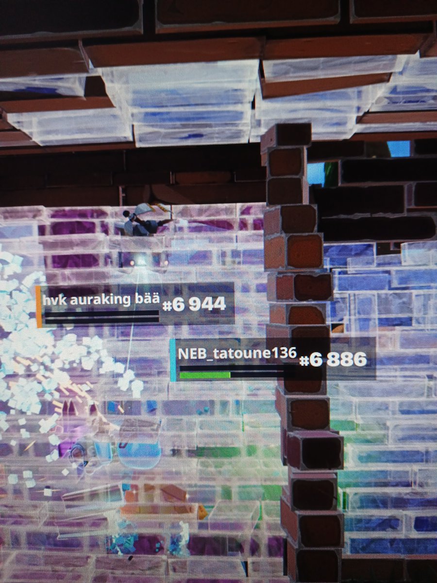 tatounezb's tweet photo. Je kill le nouveau champion du monde pendant la solo 🔥 🔥 🔥 (enfin je crois c lui ) https://t.co/UeIA6BHr4t