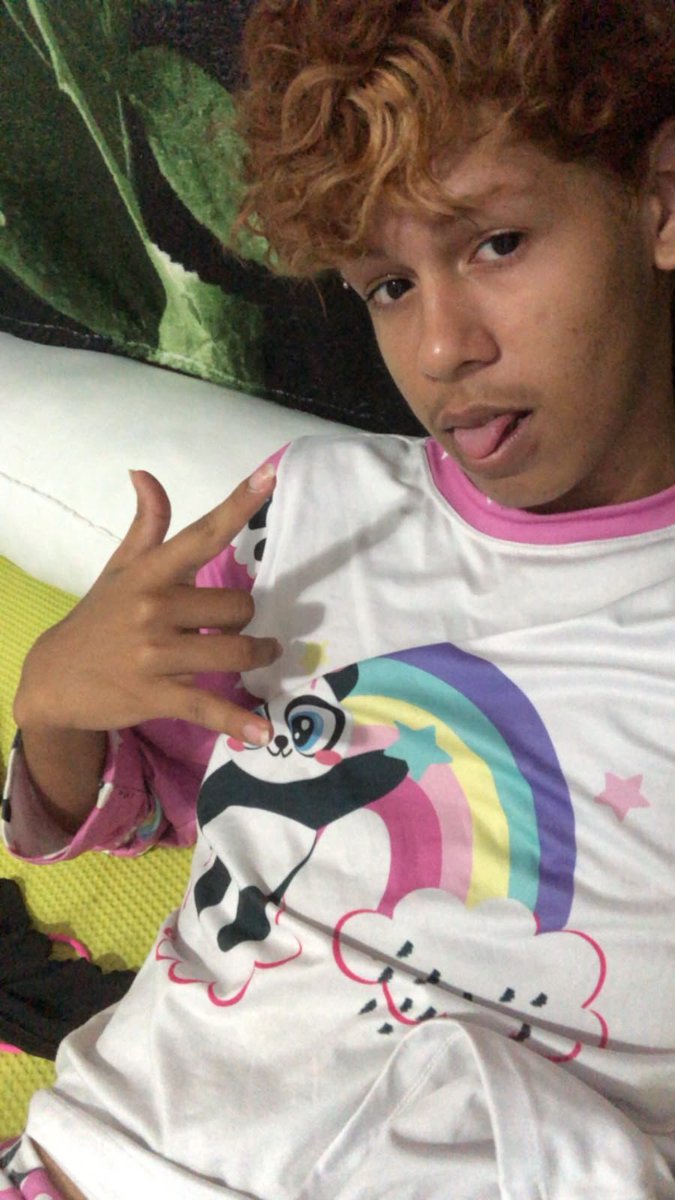 ebanoblek's tweet photo. Mimi de pijama https://t.co/TQ1RAYq6Ly