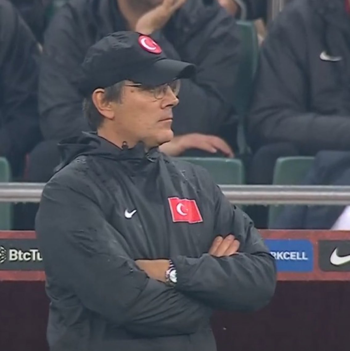 gusholderhaber's tweet photo. Türk halkı adına, Vincenzo Montella’yı maç sonunda istifaya çağırıyoruz. https://t.co/lmk9OmGJtD