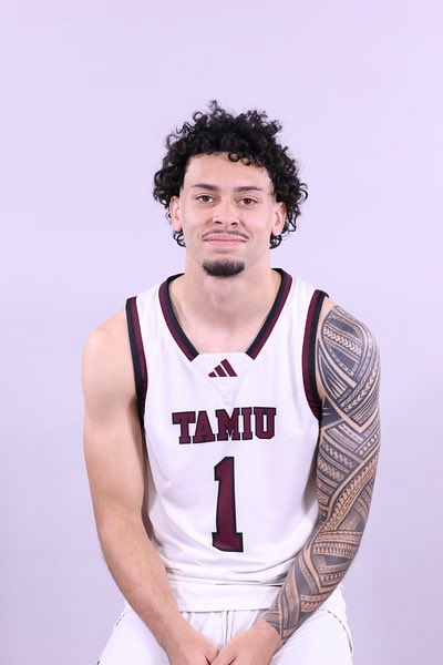 DustdevilMBB's tweet photo. Introducing 6’1 Guard from Compton, CA Jayden Barnes! Jayden is a transfer from East Los Angeles College in his first year here at TAMIU. Outside of basketball Jayden enjoys hanging out with his family, working out, and playing Fortnite. #dustem #TeamFamilyBelieve https://t.co/fJaE8ys4pu