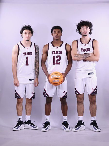 DustdevilMBB's tweet photo. Introducing 6’1 Guard from Compton, CA Jayden Barnes! Jayden is a transfer from East Los Angeles College in his first year here at TAMIU. Outside of basketball Jayden enjoys hanging out with his family, working out, and playing Fortnite. #dustem #TeamFamilyBelieve https://t.co/fJaE8ys4pu